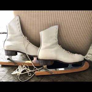Women’s ice skates